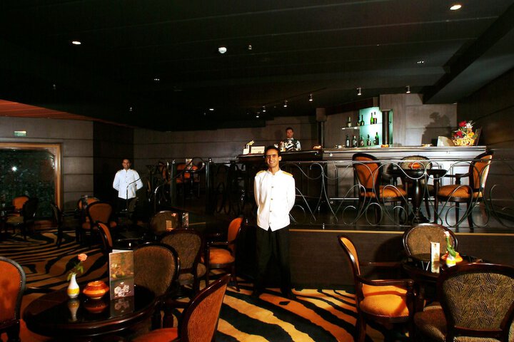 Lounge 71 of 86