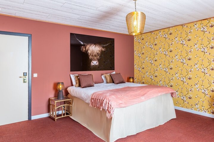 Room 2 of 22