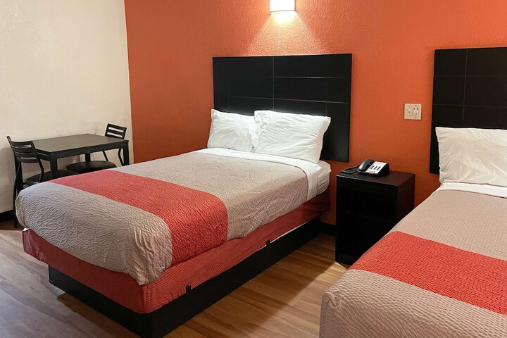 Room 6 of 13