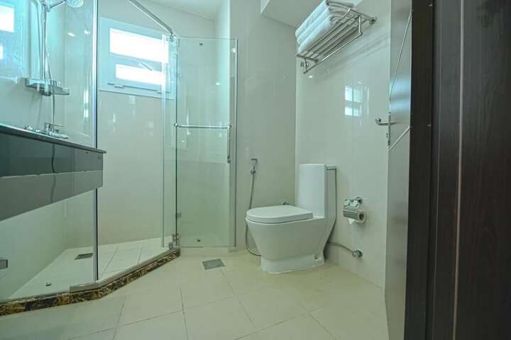 Room 8 of 10