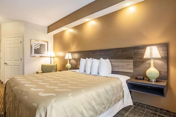 1 King Bed (3 of 13)