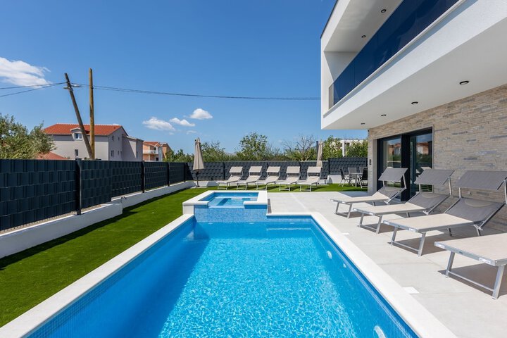 Pool 18 of 43