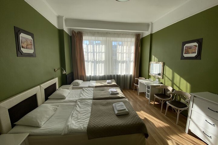 Room 85 of 272
