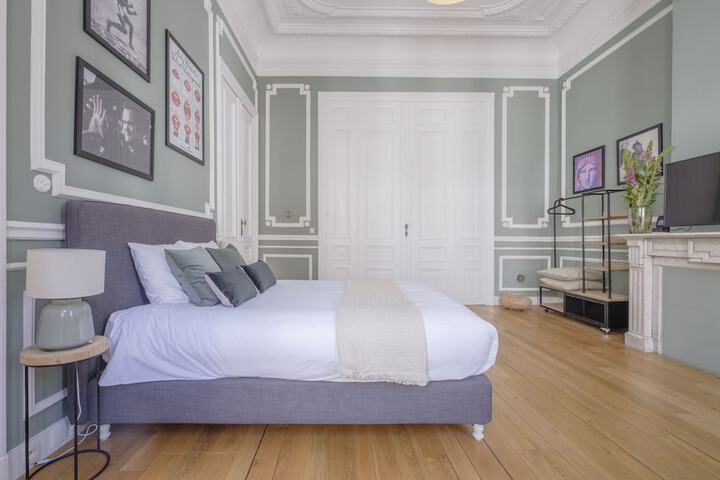 Room 3 of 18