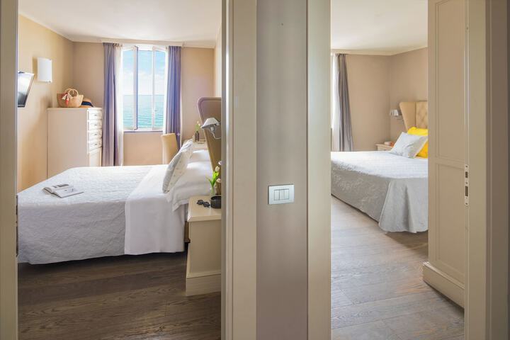 Room 25 of 79
