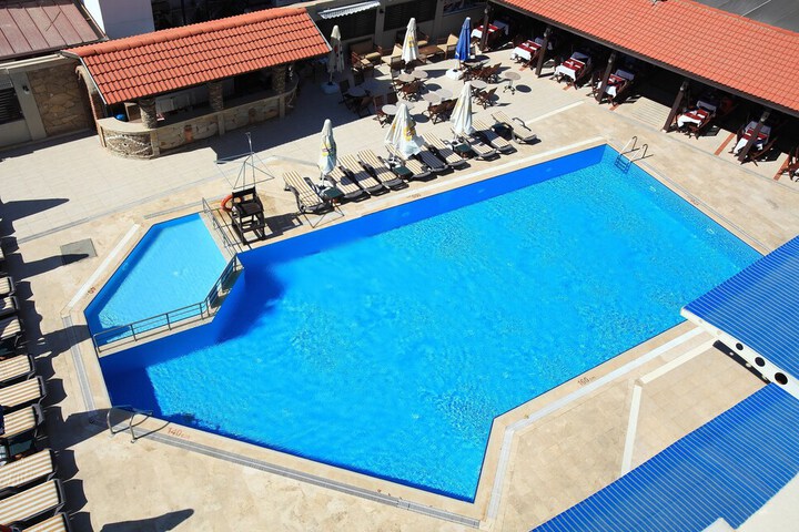 Pool 9 of 23