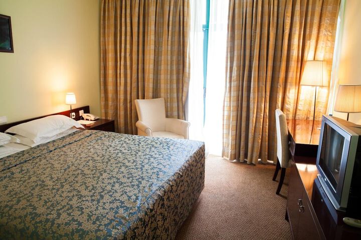 Room 10 of 49