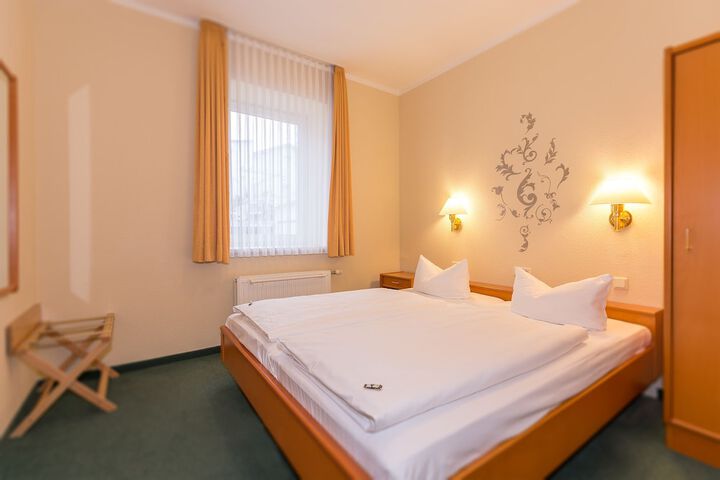 Room 5 of 25