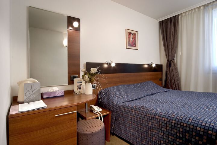 Room 7 of 70