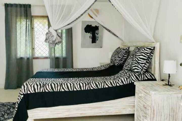 Room 5 of 40