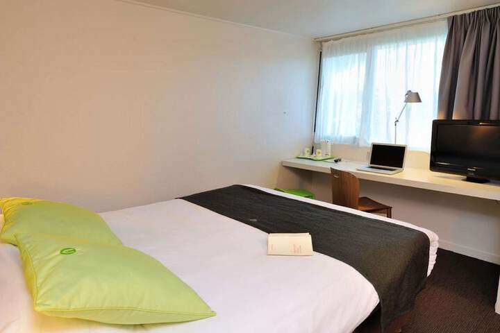 Room 6 of 34