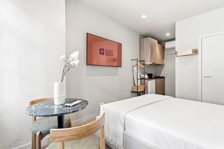 Room 10 of 32