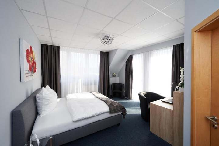 Room 8 of 37