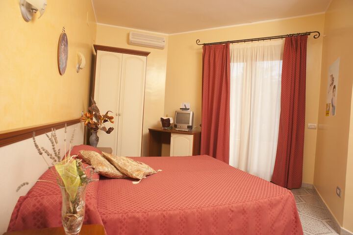 Room 5 of 32