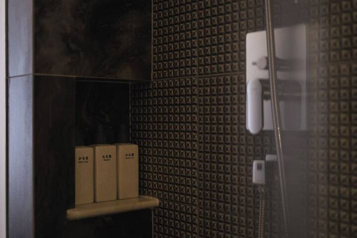 Room 81 of 140