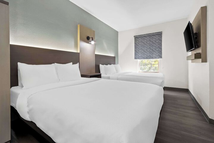 3 Queen Beds Efficiency Accessible (1 of 10)