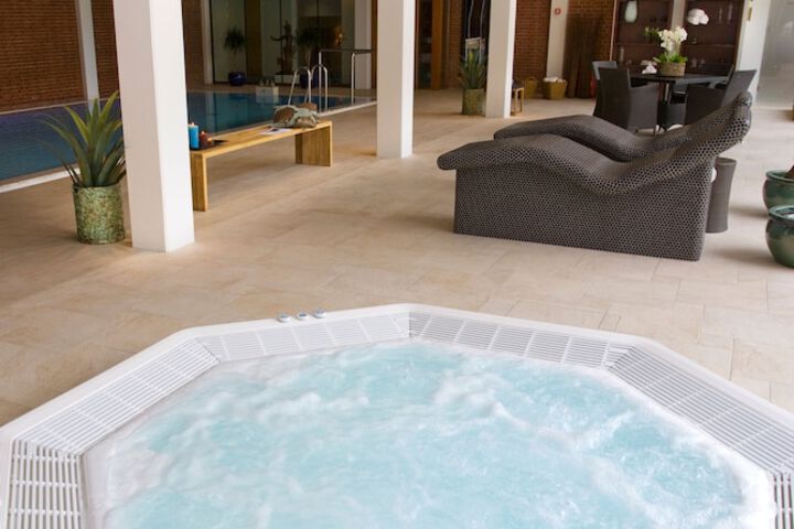 Pool 18 of 44