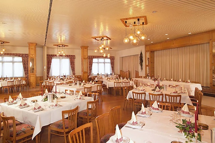 Dining 4 of 11
