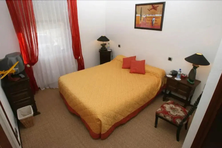 Room 5 of 18