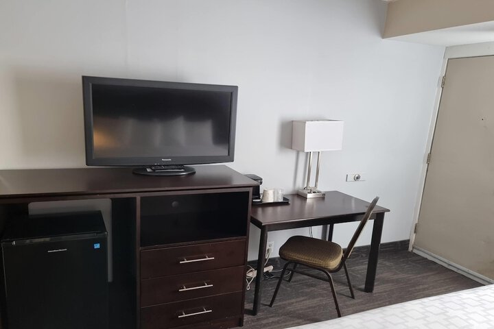 Room 33 of 80