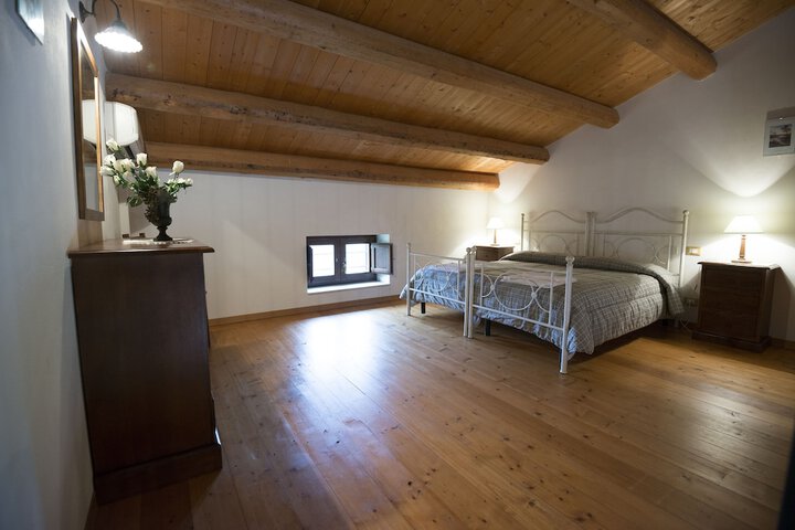 Room 6 of 32