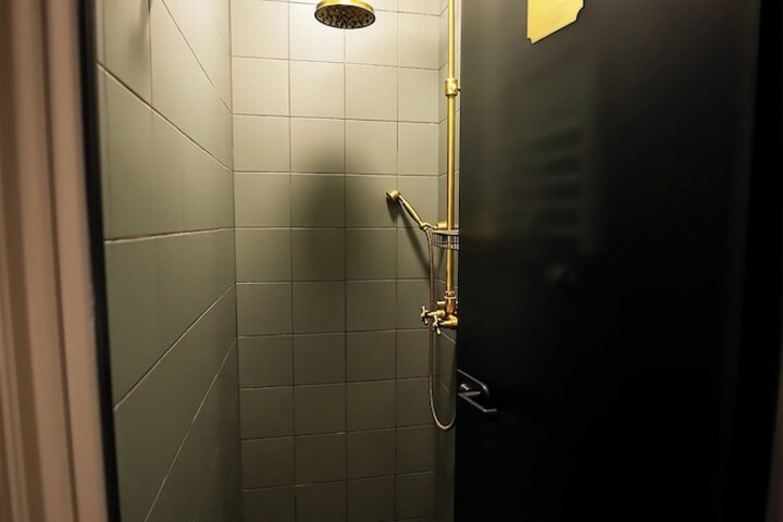 Room 25 of 32