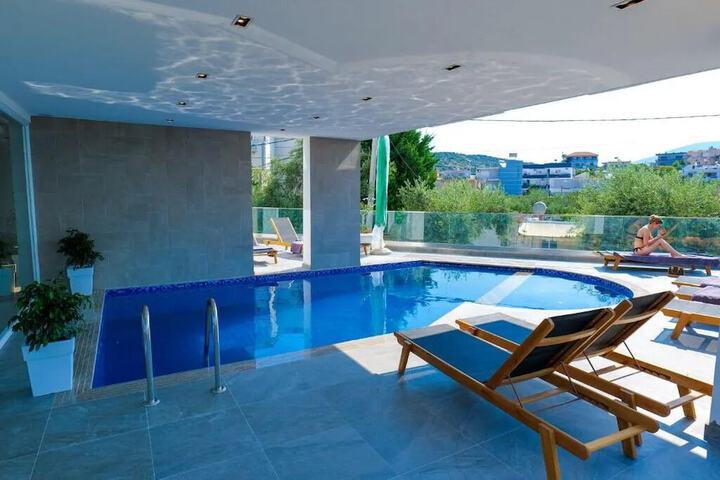 Pool 52 of 61