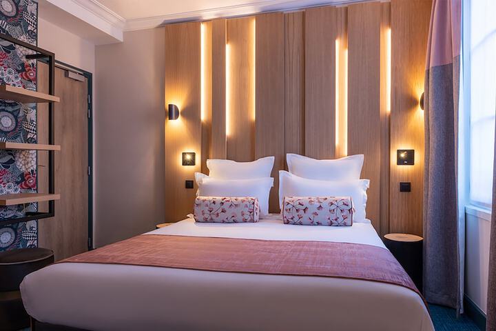 Room 17 of 34