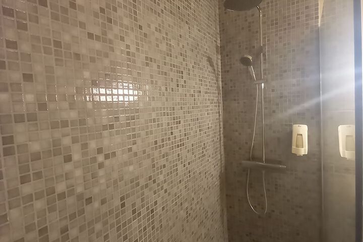 Room 43 of 99