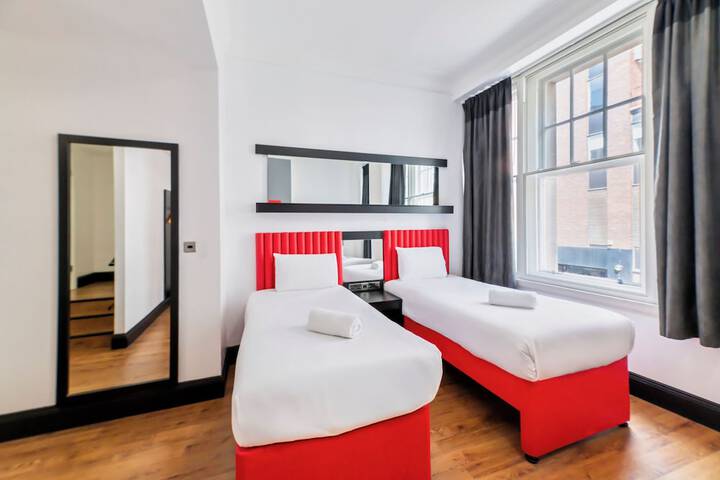 Room 30 of 103