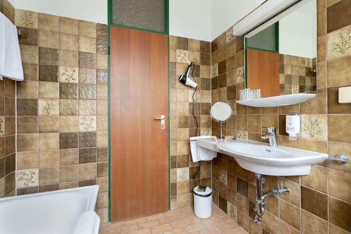 Room 20 of 50