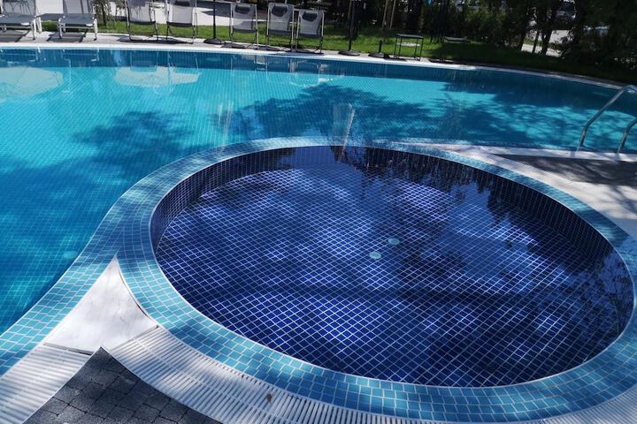 Hotel Pool