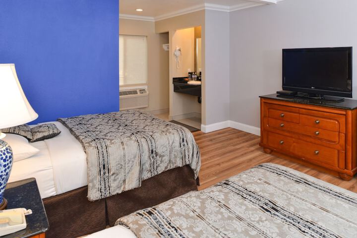 Signature 2 Double Beds (5 of 7)