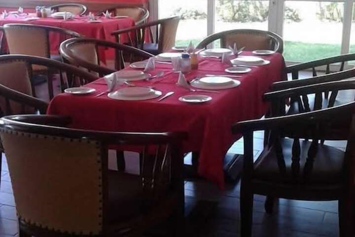 Dining 30 of 39