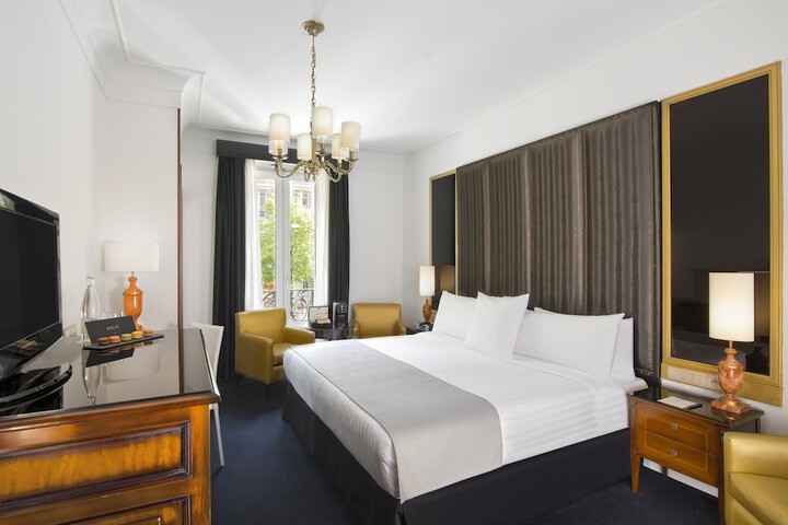 Room 27 of 46