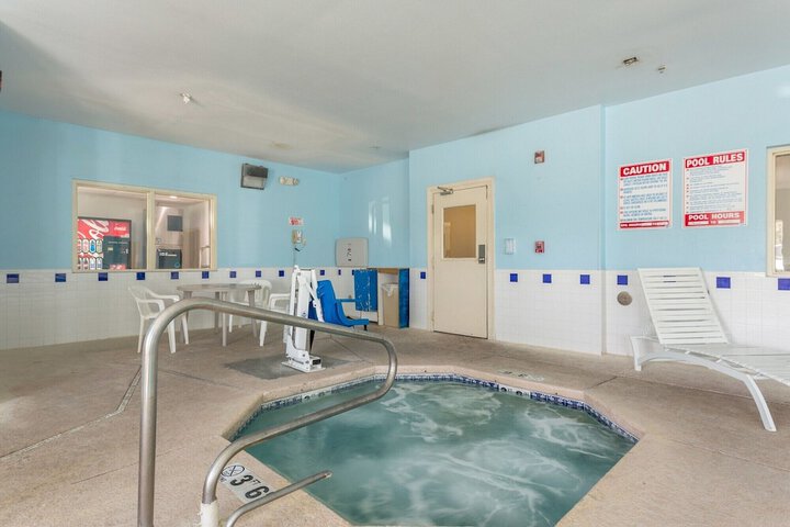 Hotel with Pool