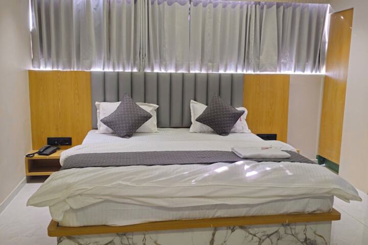 Room 10 of 33