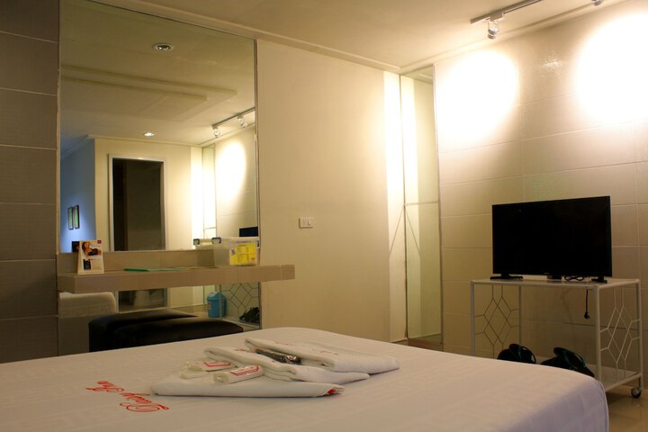 Room 9 of 24