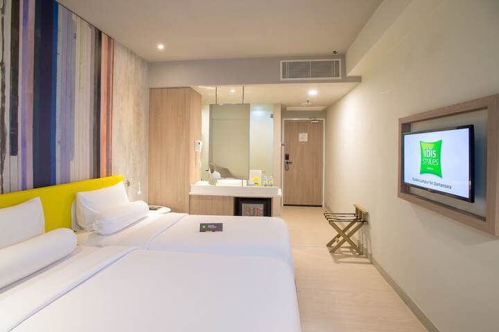 Room 5 of 38