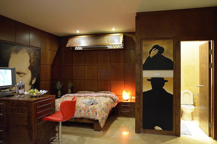 Room 14 of 25