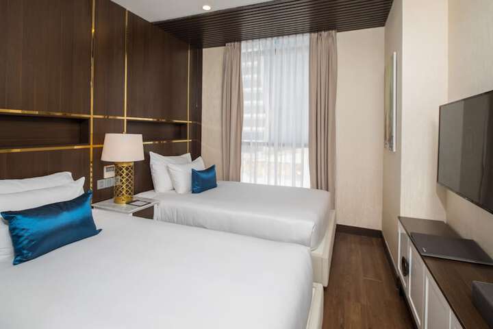 Room 12 of 203