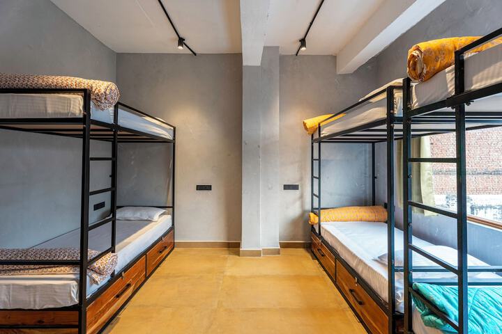 Room 10 of 37