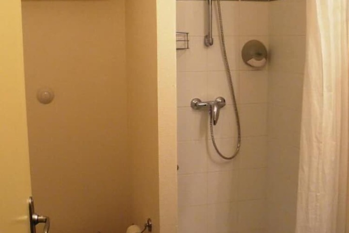 Room 25 of 47