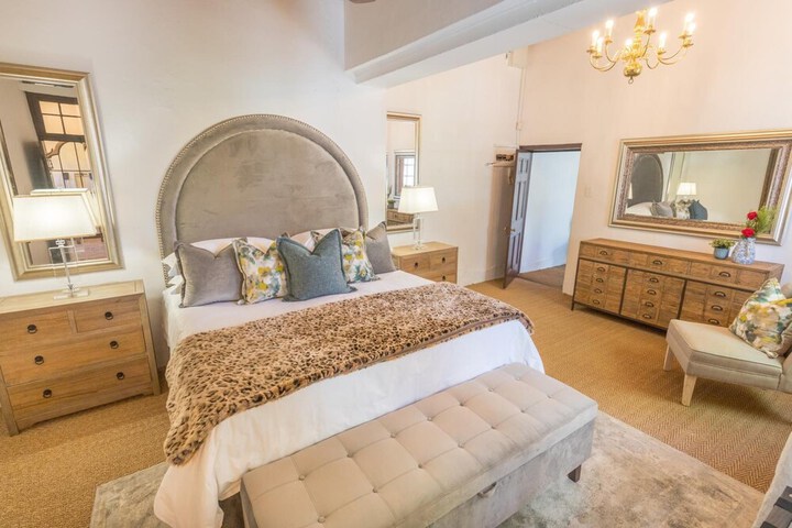 Room 4 of 38