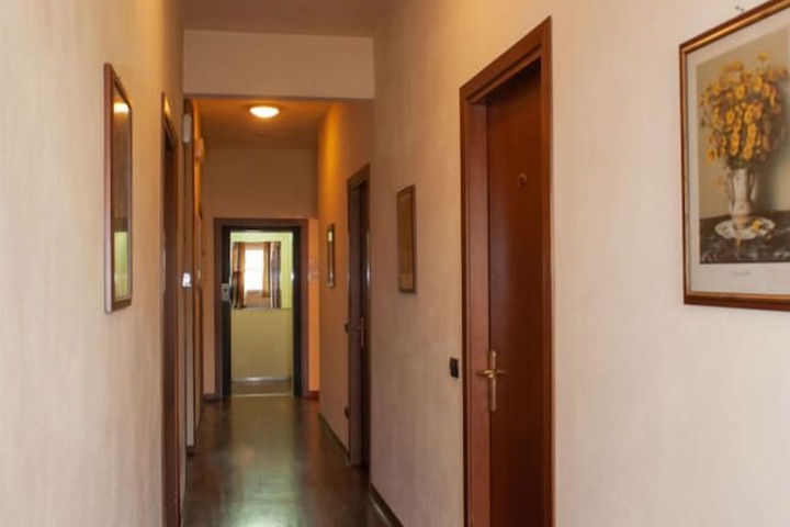 Ballroom/Hall 38 of 58
