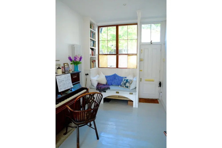 Room 6 of 19