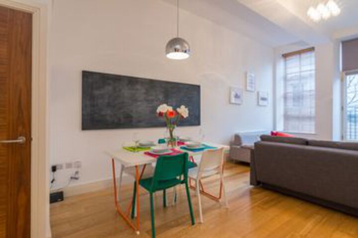Room 8 of 18