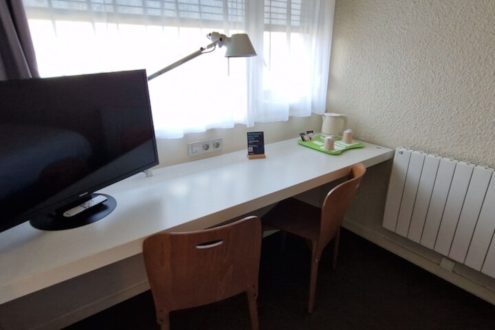 Room 5 of 66