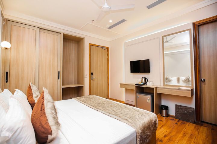 Room 13 of 40
