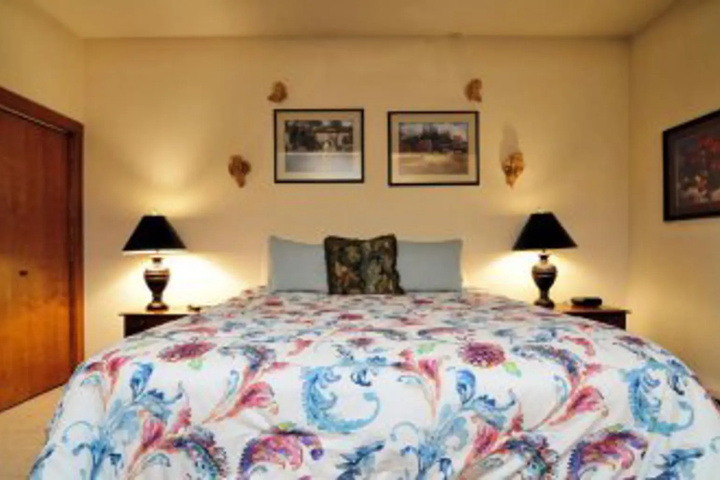 Room 4 of 13